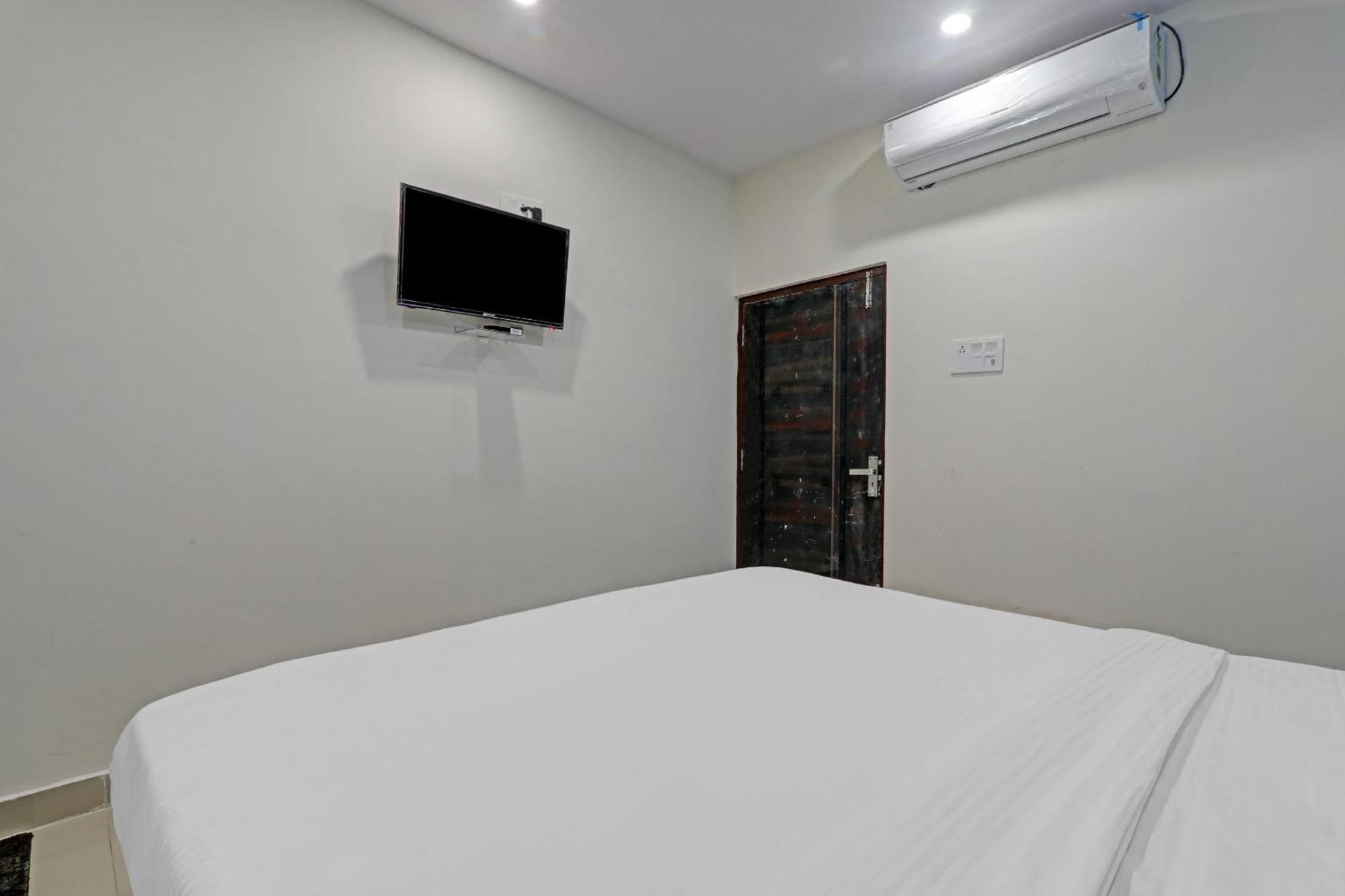 Hotel O Rudra Palace Near Phoenix United ลัคเนา ภายนอก รูปภาพ